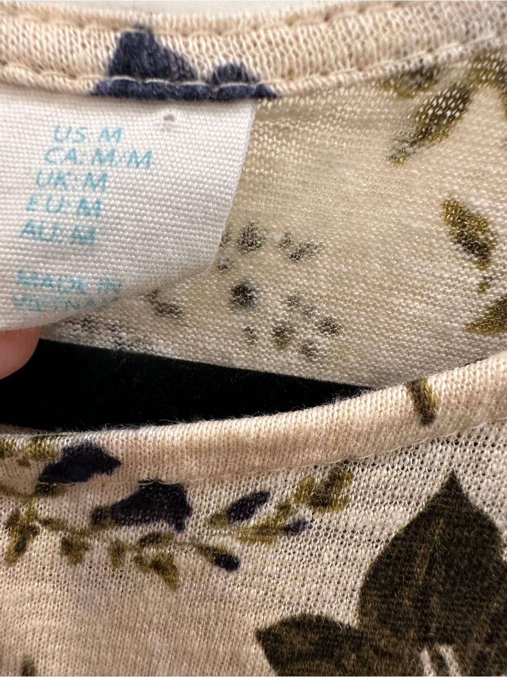 cynthia rowley beige blue green floral round neck short sleeve knit top sz M EUC - Picture 4 of 4